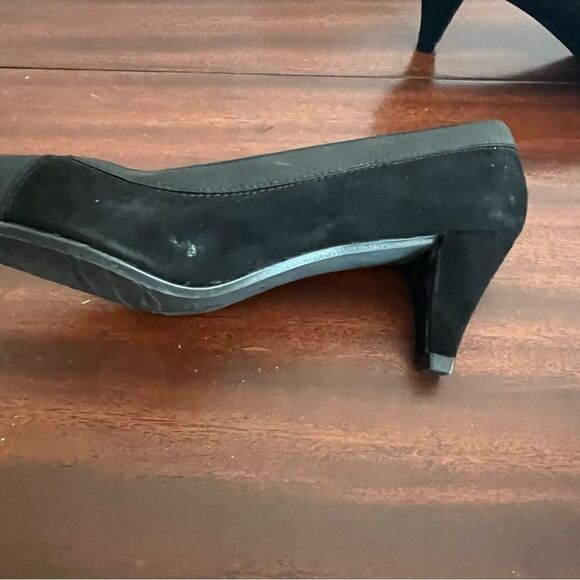 Stuart Weitzman Black Suede Heels w/ Ribbon Details. Sz 6. New w/ imperfections - Picture 12 of 12